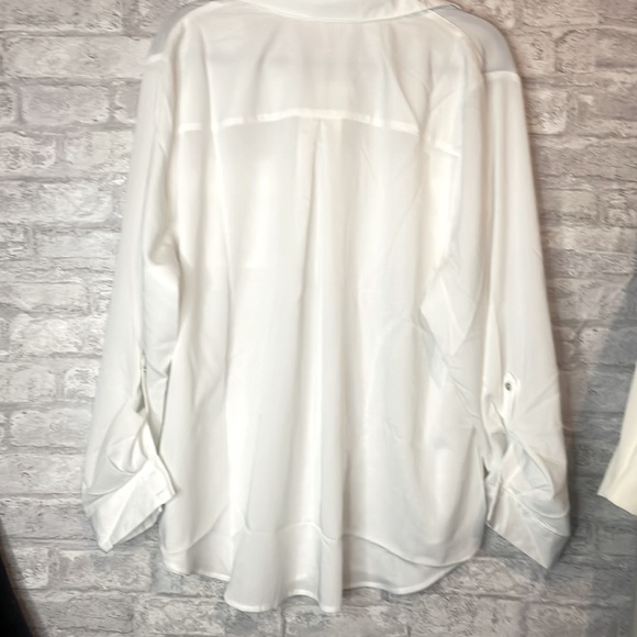 In Every Story…The Flattering Fit White Collard Dress Shirt woman’s size 2X - Picture 4 of 5